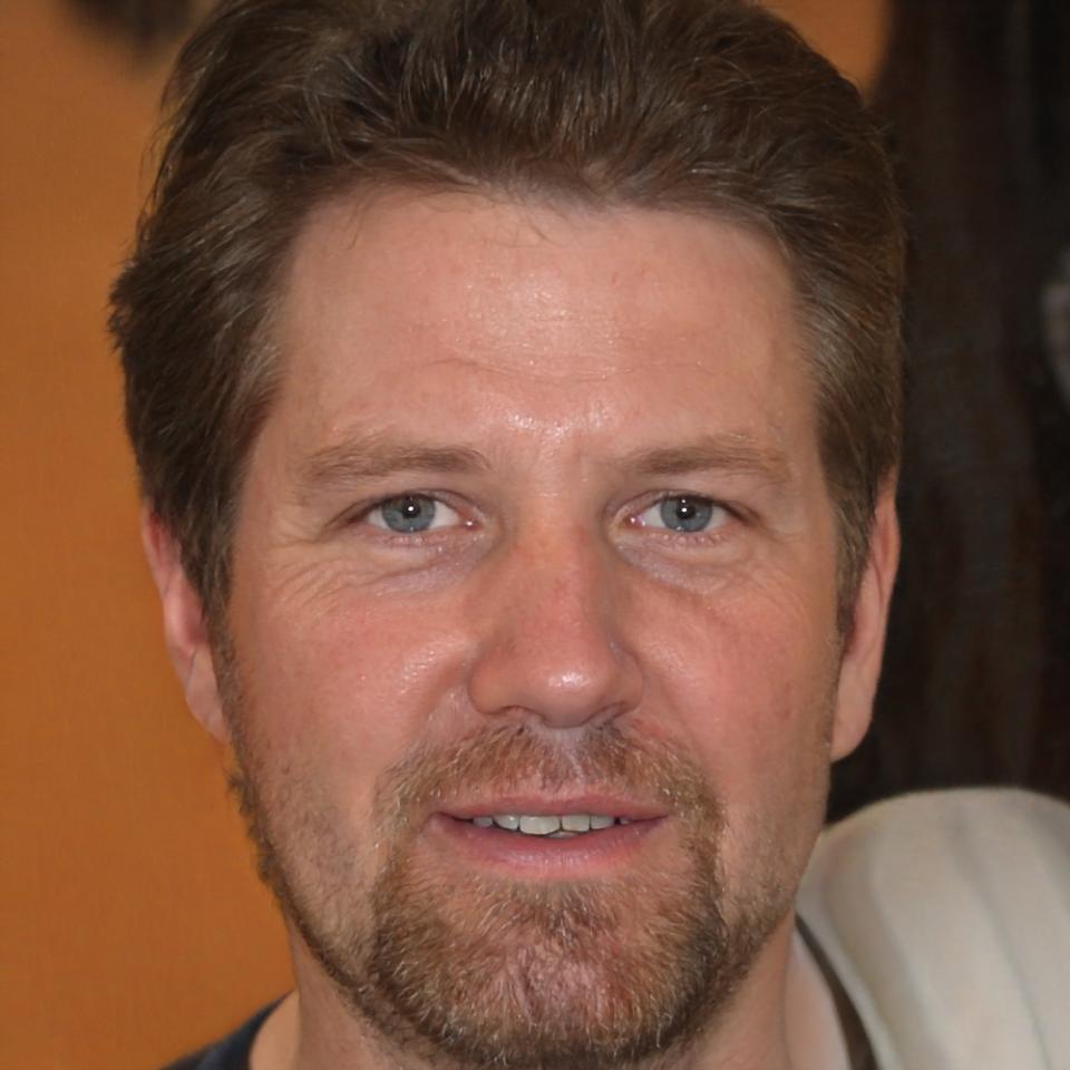 Retrato profesional de Eduardo Soler, director del programa de análisis financiero